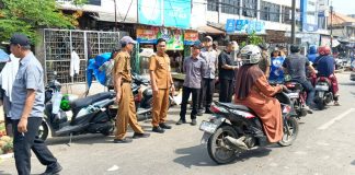 Camat Tangerang Pimpin Penertiban Pedagang di Pasar Anyar